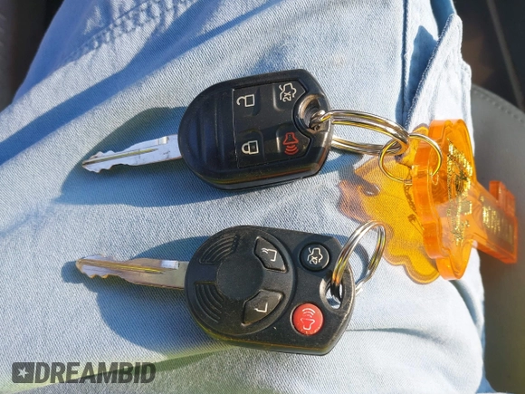 2008 Ford Escape XLT с VIN 1FMCU03138KC00159, выставлен на аукционе IAAI как лот 42398854 с пробегом 167 726 миль миль и . История ставок и продаж доступна на DreamBid. Изображение 11.