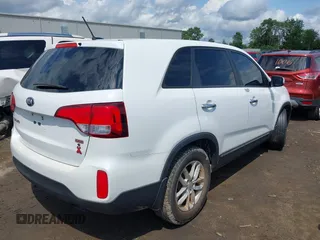 2014 Kia Sorento LX with VIN 5XYKT3A69EG539397, listed as a IAAI auction lot 39879930 with 1 mi miles. Bid and sale history available at carsss.com. Image 4.