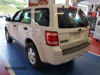 2011 Ford Escape XLS z VIN 1FMCU9C71BKB04384, wystawiony jako IAAI lot #42790150 z przebiegiem 103 089 mil mil oraz . Historia ofert i sprzedaży dostępna na DreamBid. Obrazek 17.