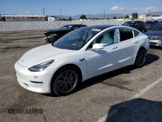 2018 Tesla Model 3 Long Range Battery z VIN 5YJ3E1EB7JF096808, wystawiony jako Copart lot #56592705 z przebiegiem 30 883 mil mil oraz Szkody całkowita. Historia ofert i sprzedaży dostępna na DreamBid. Obrazek 1.