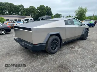 2024 Tesla Cybertruck с VIN 7G2CEHED5RA016390, выставлен на аукционе Copart как лот 61904105 с пробегом 10 211 миль миль и Чистый • Clean title. История ставок и продаж доступна на DreamBid. Изображение 3.