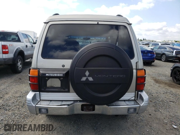 1998 Mitsubishi Montero z VIN JA4MR51RXWJ006418, wystawiony jako Copart lot #54878275 z przebiegiem 225 110 mil mil oraz Szkoda całkowita • Salvage title. Historia ofert i sprzedaży dostępna na DreamBid. Obrazek 6.