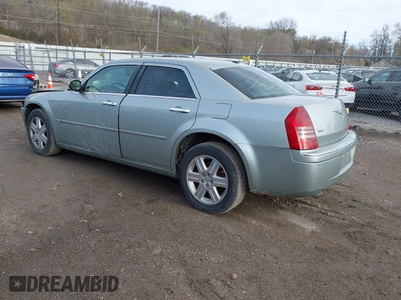 2006 Chrysler 300 C with VIN 2C3LK63H56H423161, listed as a IAAI auction lot 41947286 with 227,092 mi miles and . Bid and sale history available at carsss.com. Image 3.