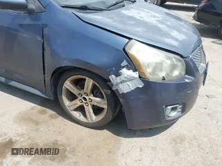 2009 Pontiac Vibe 1SB z VIN 5Y2SP670X9Z428888, wystawiony jako IAAI lot #42050932 z przebiegiem 201 929 mil mil oraz . Historia ofert i sprzedaży dostępna na DreamBid. Obrazek 6.