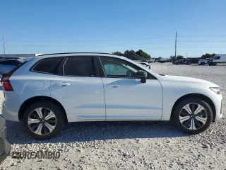 2024 Volvo XC60 Recharge Plug-In Hybrid Plus Dark Theme with VIN YV4H60DL5R1879649, listed as a Copart auction lot 76909674 with 3,565 mi miles and Salvage Title. Bid and sale history available at carsss.com. Image 3.