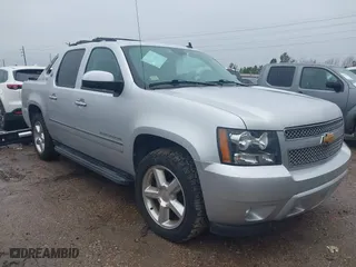 2013 Chevrolet Avalanche LTZ with VIN 3GNMCGE04DG109502, listed as a IAAI auction lot 41335363 with 166,877 mi miles. Bid and sale history available at carsss.com. Image 1.