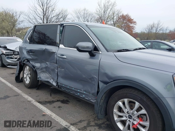 2020 Kia Telluride LX with VIN 5XYP2DHC8LG020008, listed as a IAAI auction lot 42020065 with 104,496 mi miles and . Bid and sale history available at carsss.com. Image 17.