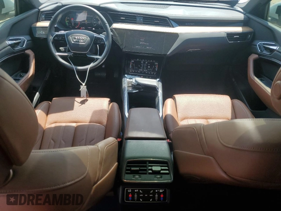2024 Audi Q8 e-tron z VIN WA16AAGE9RB020144, wystawiony jako Copart lot #57145455 z przebiegiem 23 799 mil mil oraz Szkoda całkowita • Salvage title. Historia ofert i sprzedaży dostępna na DreamBid. Obrazek 8.