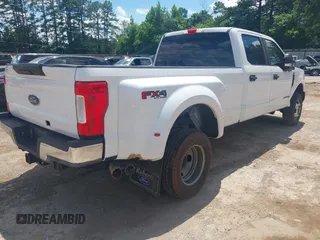 2017 Ford F-350 Lariat z VIN 1FT8W3DT7HEF47398, wystawiony jako IAAI lot #42211536 z przebiegiem 170 129 mil mil oraz . Historia ofert i sprzedaży dostępna na DreamBid. Obrazek 4.