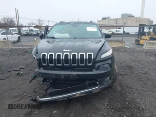 2017 Jeep Cherokee Latitude z VIN 1C4PJMCS6HW529638, wystawiony jako IAAI lot #41835526 z przebiegiem 79 633 mil mil oraz . Historia ofert i sprzedaży dostępna na DreamBid. Obrazek 12.