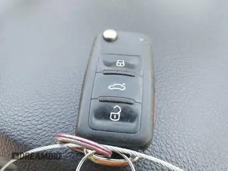 2015 Volkswagen Jetta SE z VIN 3VWD07AJ1FM277499, wystawiony jako IAAI lot #42085122 z przebiegiem 122 754 mil mil oraz . Historia ofert i sprzedaży dostępna na DreamBid. Obrazek 11.