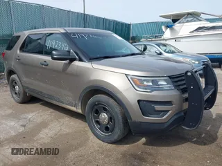 2017 Ford Police Interceptor Utility z VIN 1FM5K8AR5HGA44070, wystawiony jako IAAI lot #41923462 z przebiegiem 146 676 mil mil oraz . Historia ofert i sprzedaży dostępna na DreamBid. Obrazek 1.