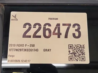 2019 Ford Super Duty F-250 SRW XL with VIN 1FT7W2BT3KEC61743, listed as a IAAI auction lot 41980684 with NaN miles. Bid and sale history available at carsss.com. Image 1.