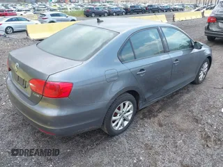 2011 Volkswagen Jetta SE с VIN 3VWDZ7AJ7BM350536, выставлен на аукционе IAAI как лот 42635071 с пробегом 214 919 миль миль и . История ставок и продаж доступна на DreamBid. Изображение 4.