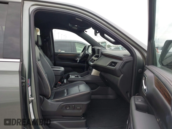 2023 Chevrolet Suburban Premier z VIN 1GNSCFKD8PR362870, wystawiony jako IAAI lot #42148476 z przebiegiem 54 983 mil mil oraz . Historia ofert i sprzedaży dostępna na DreamBid. Obrazek 5.