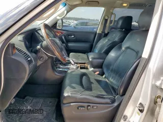 2014 Infiniti QX80 z VIN JN8AZ2NF6E9555206, wystawiony jako Copart lot #58139605 z przebiegiem 171 588 mil mil oraz Czysty tytuł • Clean title. Historia ofert i sprzedaży dostępna na DreamBid. Obrazek 7.