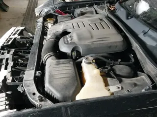 2017 Dodge Challenger SXT Plus z VIN 2C3CDZAG6HH501066, wystawiony jako IAAI lot #41441355 z przebiegiem 92 496 mil mil oraz . Historia ofert i sprzedaży dostępna na DreamBid. Obrazek 19.