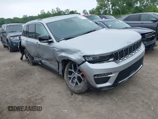 2024 Jeep Grand Cherokee Limited z VIN 1C4RJHBG5RC679868, wystawiony jako IAAI lot #42409712 z przebiegiem 21 035 mil mil oraz . Historia ofert i sprzedaży dostępna na DreamBid. Obrazek 1.