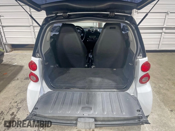 2012 Smart fortwo Pure z VIN WMEEJ3BA5CK540092, wystawiony jako Copart lot #57123825 z przebiegiem 59 356 mil mil oraz Szkody całkowita. Historia ofert i sprzedaży dostępna na DreamBid. Obrazek 6.