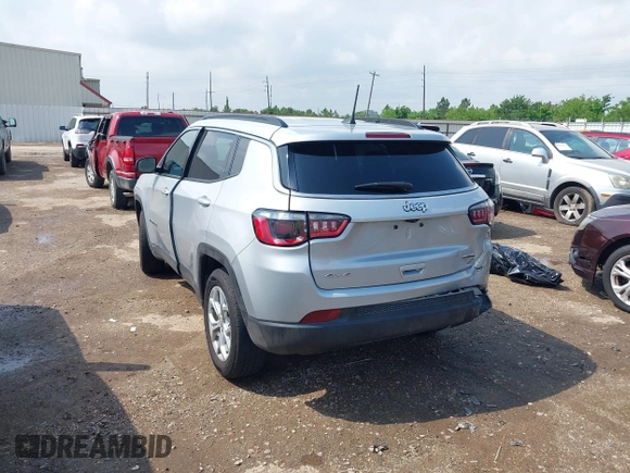 2024 Jeep Compass Latitude with VIN 3C4NJDBN6RT119349, listed as a IAAI auction lot 42125341 with 43,992 mi miles. Bid and sale history available at carsss.com. Image 3.