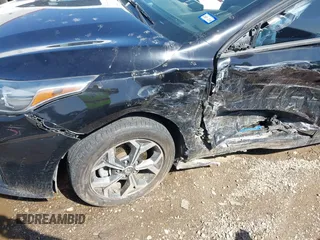 2021 Kia Forte LXS z VIN 3KPF24ADXME368759, wystawiony jako IAAI lot #41864100 z przebiegiem 75 404 mil mil oraz . Historia ofert i sprzedaży dostępna na DreamBid. Obrazek 6.