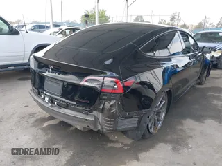 2023 Tesla Model 3 z VIN 5YJ3E1EA1PF546324, wystawiony jako IAAI lot #42103745 z przebiegiem 33 284 mil mil oraz . Historia ofert i sprzedaży dostępna na DreamBid. Obrazek 4.