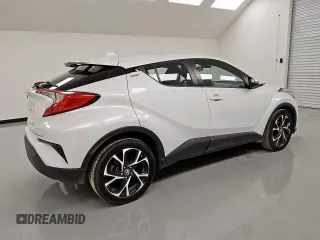 2021 Toyota C-HR LE z VIN NMTKHMBX0MR120577, wystawiony jako Copart lot #57019105 z przebiegiem 152 488 mil mil oraz Czysty tytuł • Clean title. Historia ofert i sprzedaży dostępna na DreamBid. Obrazek 3.