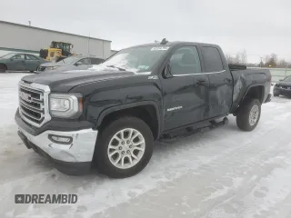 2019 GMC Sierra 1500 SLE z VIN 2GTV2MEC2K1210651, wystawiony jako Copart lot #43934755 z przebiegiem 81 674 mil mil oraz Szkody całkowita. Historia ofert i sprzedaży dostępna na DreamBid. Obrazek 1.