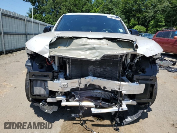2023 BMW XM z VIN 5YM23CS00P9R52198, wystawiony jako Copart lot #57953684 z przebiegiem 5428 mil mil oraz Szkody całkowita. Historia ofert i sprzedaży dostępna na DreamBid. Obrazek 5.