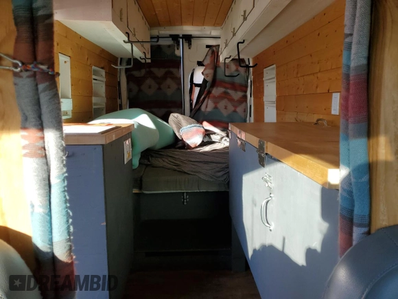 2018 Ford Transit z VIN 1FTYR2XG9JKA17313, wystawiony jako Copart lot #46813815 z przebiegiem 96 790 mil mil oraz Szkoda całkowita • Salvage title. Historia ofert i sprzedaży dostępna na DreamBid. Obrazek 10.