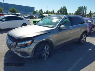 2019 Mercedes-Benz GLC 300 z VIN WDC0G4KB9KF606523, wystawiony jako IAAI lot #42301376 z przebiegiem 61 961 mil mil oraz . Historia ofert i sprzedaży dostępna na DreamBid. Obrazek 2.