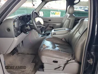 2004 Chevrolet Suburban LT with VIN 1GNEC16Z34J180543, listed as a Copart auction lot 44303975 with 270,011 mi miles and Salvage Title. Bid and sale history available at carsss.com. Image 7.
