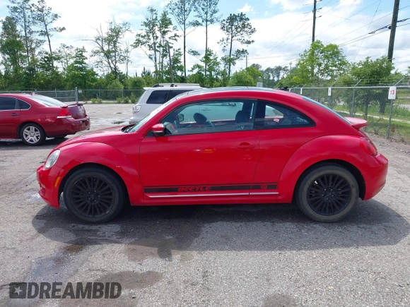 2013 Volkswagen Beetle 2.5L w/Sun/Sound/Nav с VIN 3VWJP7AT7DM686412, выставлен на аукционе IAAI как лот 42239653 с пробегом 76 237 миль миль и . История ставок и продаж доступна на DreamBid. Изображение 14.