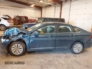 2019 Volkswagen Jetta S z VIN 3VWCB7BU9KM194136, wystawiony jako IAAI lot #41463927 z przebiegiem 103 847 mil mil oraz . Historia ofert i sprzedaży dostępna na DreamBid. Obrazek 14.