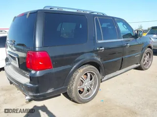 2006 Lincoln Navigator Luxury with VIN 5LMFU27536LJ25912, listed as a IAAI auction lot 42004689 with 160,020 mi miles. Bid and sale history available at carsss.com. Image 4.