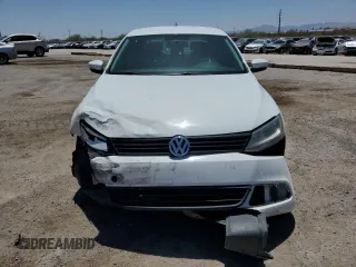 2014 Volkswagen Jetta SE with VIN 3VWD17AJ0EM267333, listed as a Copart auction lot 57684255 with 130,141 mi miles and Salvage title. Bid and sale history available at DreamBid. Image 5.