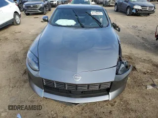 2023 Nissan Z Performance с VIN JN1BZ4BH7PM310841, выставлен на аукционе Copart как лот 87700375 с пробегом 3 263 миль миль и Списание • Salvage title. История ставок и продаж доступна на DreamBid. Изображение 5.