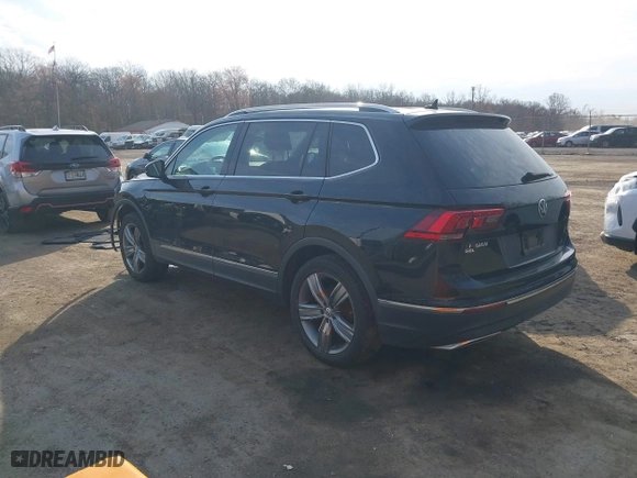2020 Volkswagen Tiguan SE with VIN 3VV2B7AXXLM076870, listed as a IAAI auction lot 41811623 with 37,064 mi miles. Bid and sale history available at carsss.com. Image 3.