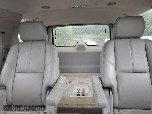 2011 GMC Yukon SLT z VIN 1GKS2CE00BR150352, wystawiony jako Copart lot #61031085 z przebiegiem 258 142 mil mil oraz Czysty tytuł • Clean title. Historia ofert i sprzedaży dostępna na DreamBid. Obrazek 10.
