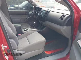 2014 Toyota Tacoma with VIN 3TMMU4FN8EM068048, listed as a IAAI auction lot 42633506 with 126,339 mi miles and . Bid and sale history available at DreamBid. Image 5.