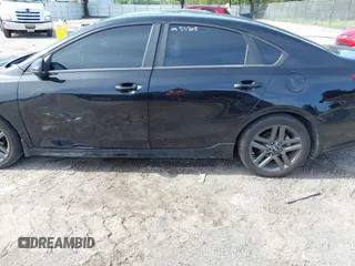 2021 Kia Forte GT-Line z VIN 3KPF34AD9ME326628, wystawiony jako IAAI lot #42675449 z przebiegiem 51 224 mil mil oraz . Historia ofert i sprzedaży dostępna na DreamBid. Obrazek 6.