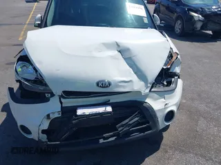 2013 Kia Soul with VIN KNDJT2A54D7572316, listed as a IAAI auction lot 42021696 with 141,638 mi miles. Bid and sale history available at carsss.com. Image 6.