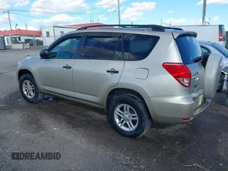2007 Toyota RAV4 with VIN JTMZD33V376037863, listed as a IAAI auction lot 41678656 with 197,911 mi miles. Bid and sale history available at carsss.com. Image 3.