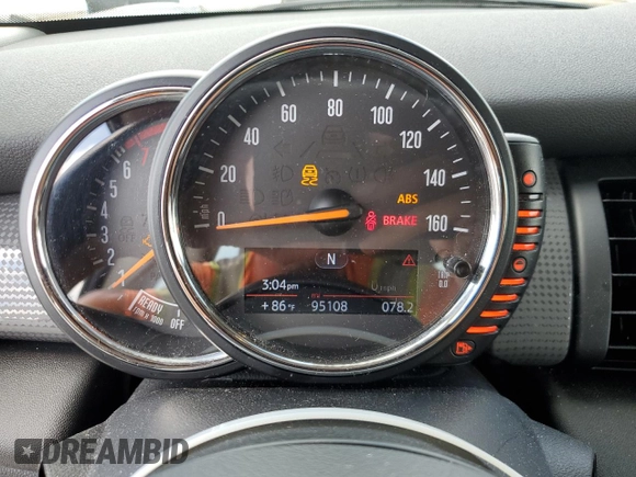 2015 MINI Hardtop with VIN WMWXM5C55F3A04740, listed as a Copart auction lot 61616655 with 95,108 mi miles and Salvage title. Bid and sale history available at DreamBid. Image 9.