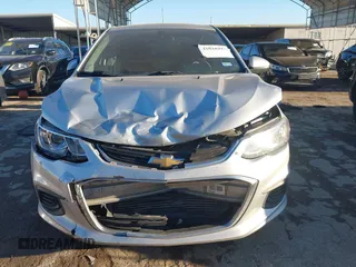 2018 Chevrolet Sonic LT z VIN 1G1JD5SB4J4104210, wystawiony jako IAAI lot #41048847 z przebiegiem 65 583 mil mil oraz . Historia ofert i sprzedaży dostępna na DreamBid. Obrazek 13.