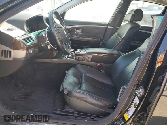 2007 BMW 7 Series 750i z VIN WBAHL83547DT09809, wystawiony jako Copart lot #54817145 z przebiegiem 209 806 mil mil oraz Szkoda całkowita • Salvage title. Historia ofert i sprzedaży dostępna na DreamBid. Obrazek 7.
