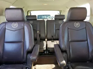 2011 Cadillac Escalade ESV Platinum z VIN 1GYS3KEF0BR265020, wystawiony jako Copart lot #52310575 z przebiegiem 122 949 mil mil oraz Czysty tytuł • Clean title. Historia ofert i sprzedaży dostępna na DreamBid. Obrazek 10.