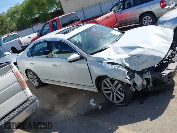 2017 Volkswagen Passat SE z VIN 1VWGT7A30HC053652, wystawiony jako IAAI lot #41882003 z przebiegiem 45 113 mil mil oraz . Historia ofert i sprzedaży dostępna na DreamBid. Obrazek 14.