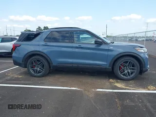 2025 Ford Explorer ST-Line с VIN 1FMUK7KH9SGA91850, выставлен на аукционе IAAI как лот 42028931 с пробегом 5 770 миль миль и . История ставок и продаж доступна на DreamBid. Изображение 13.