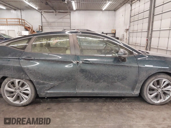 2018 Honda Clarity Touring z VIN JHMZC5F39JC002521, wystawiony jako IAAI lot #41428968 z przebiegiem 64 014 mil mil oraz . Historia ofert i sprzedaży dostępna na DreamBid. Obrazek 14.